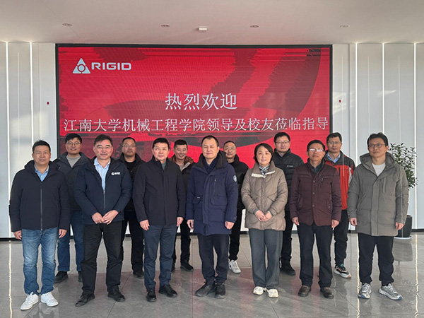 Pemimpin dan alumni Sekolah Kejuruteraan Mekanikal Universiti Jiangnan pergi ke tegar untuk pertukaran dan bimbingan, memperdalam kerjasama antara sekolah dan perusahaan dan persahabatan yang ikhlas, dan melukis bab yang luar biasa.
